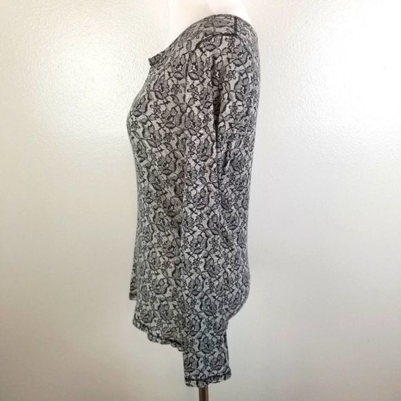 Lucky Brand B&W Floral Knit Top Size Small - Picture 6 of 7